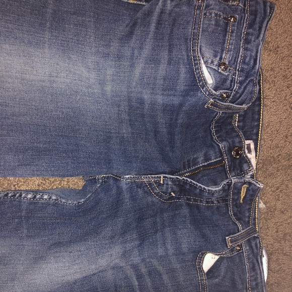 Levi’s Low Rise - Picture 2 of 3